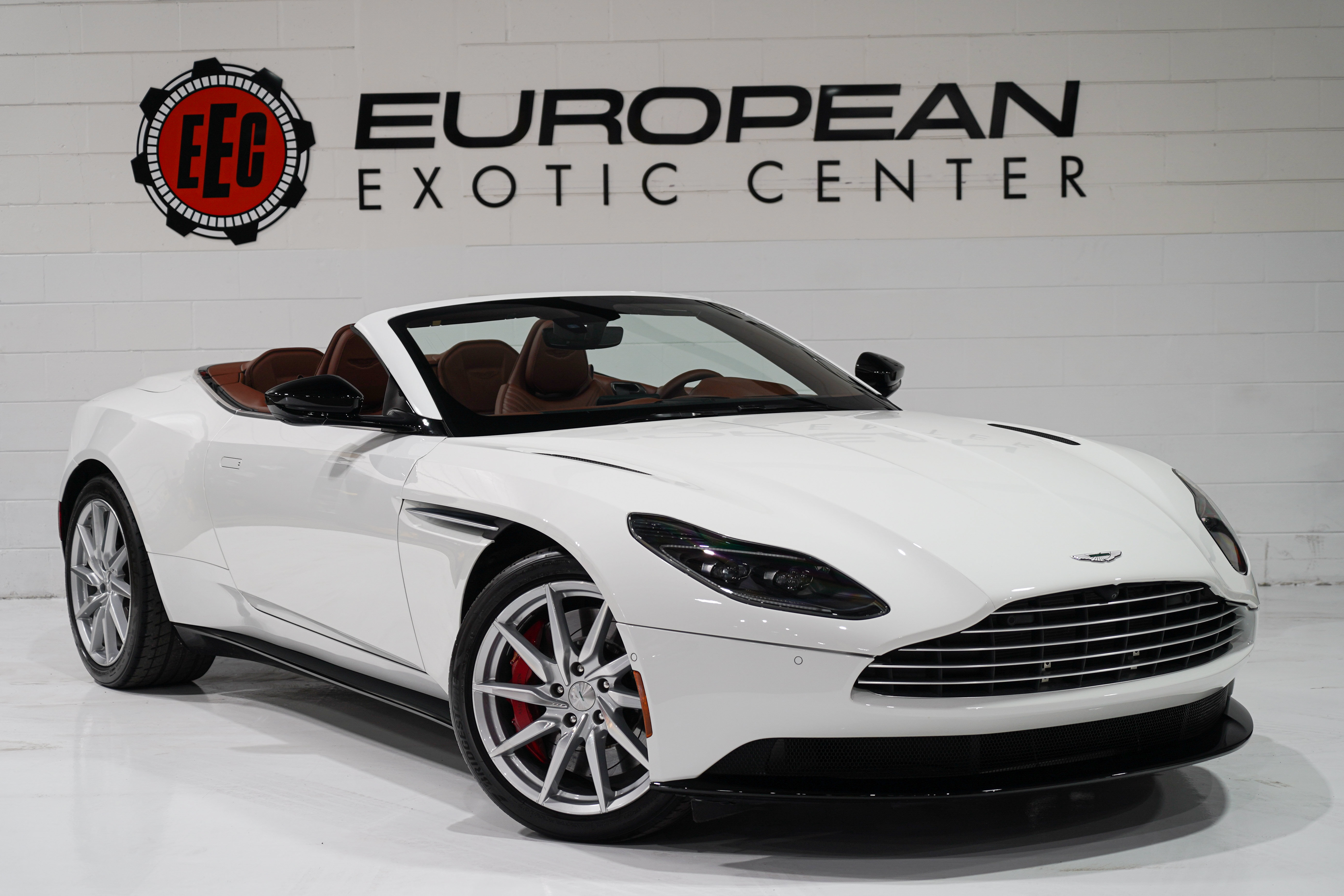 Used 2020 Aston Martin DB11 Volante RWD image 1