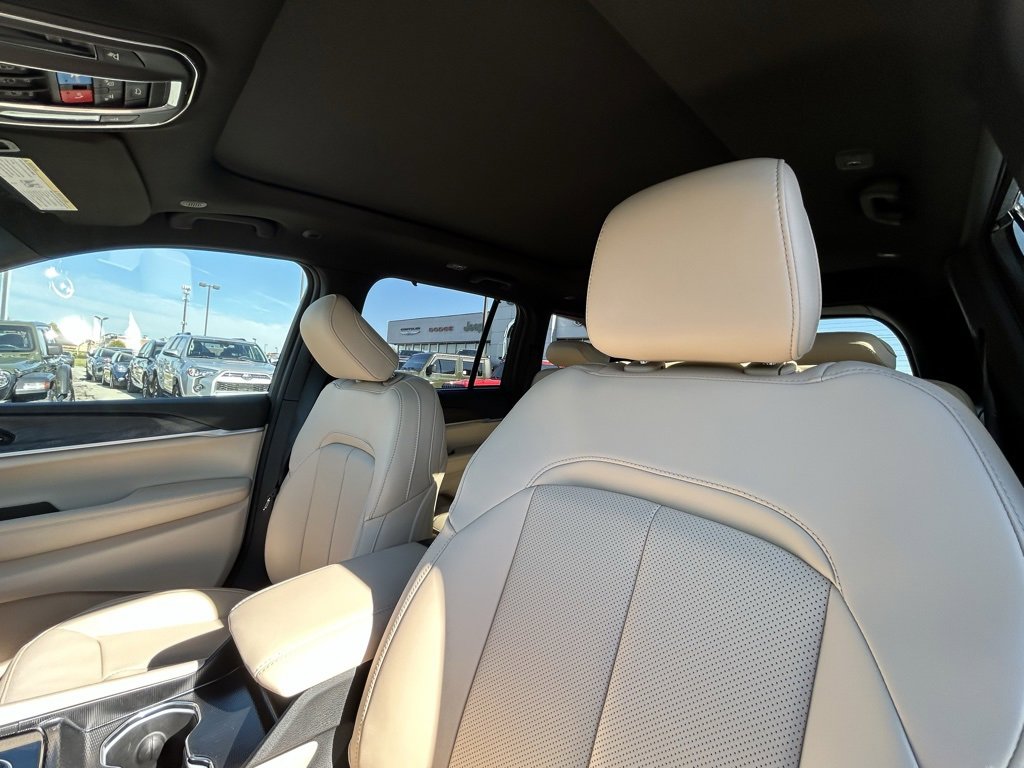 New 2025 Jeep Grand Cherokee Limited w/ Luxury Tech Group II image 14