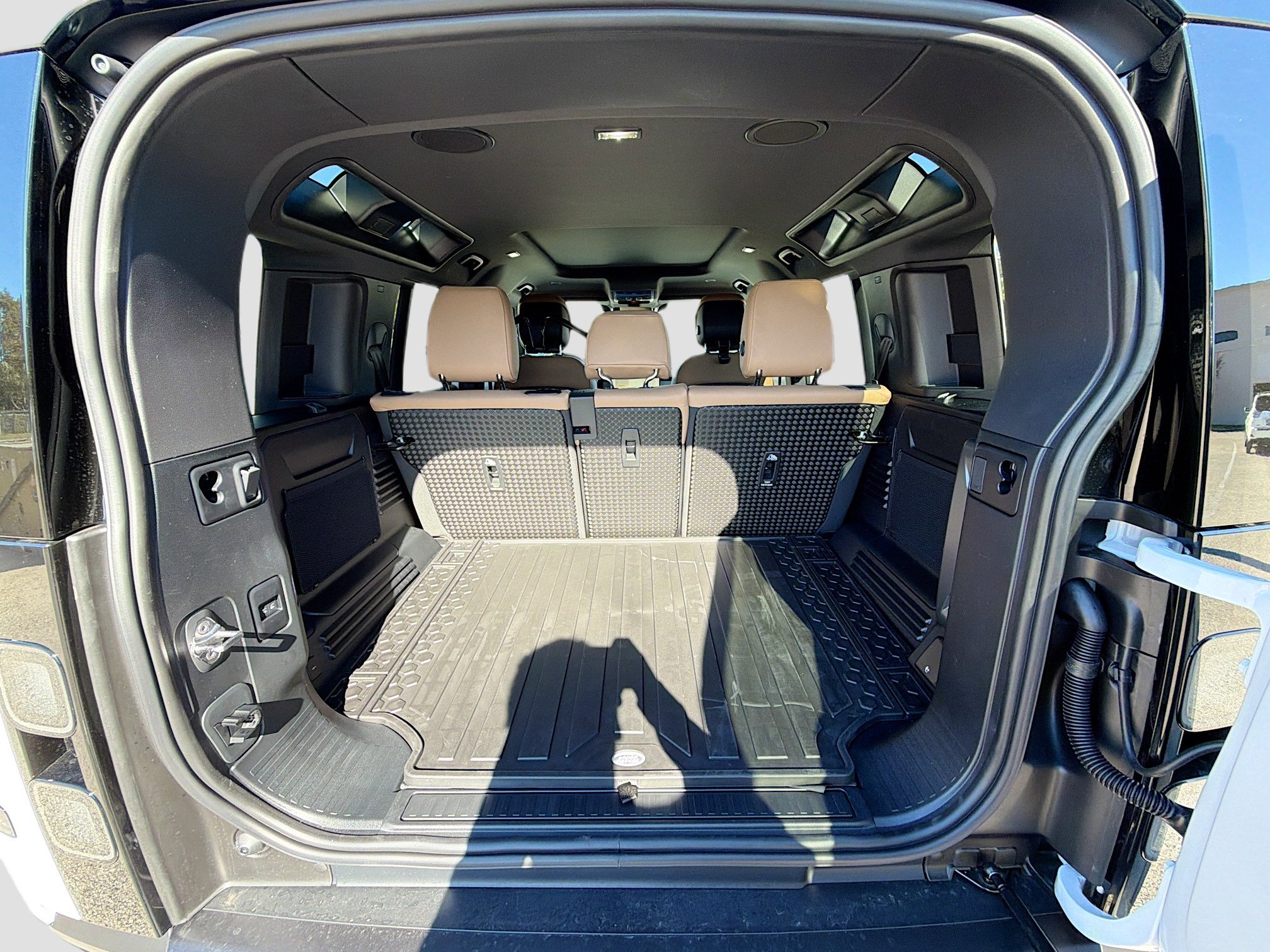 New 2026 Land Rover Defender 110 X-Dynamic SE image 12