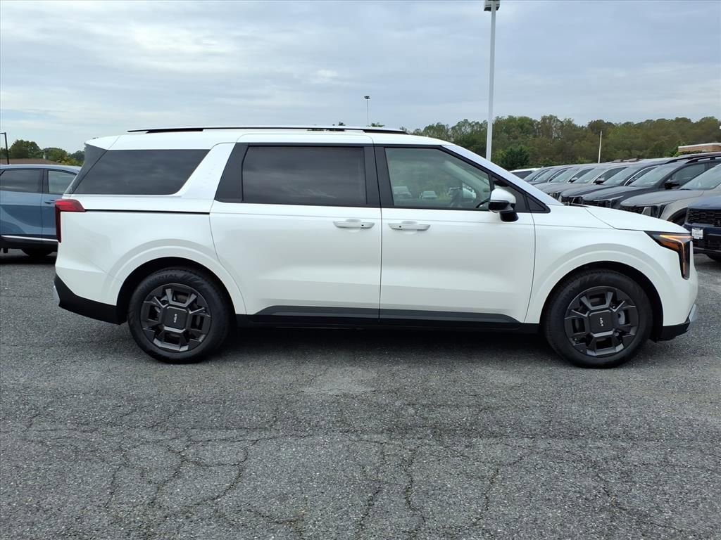 New 2026 Kia Carnival EX image 3