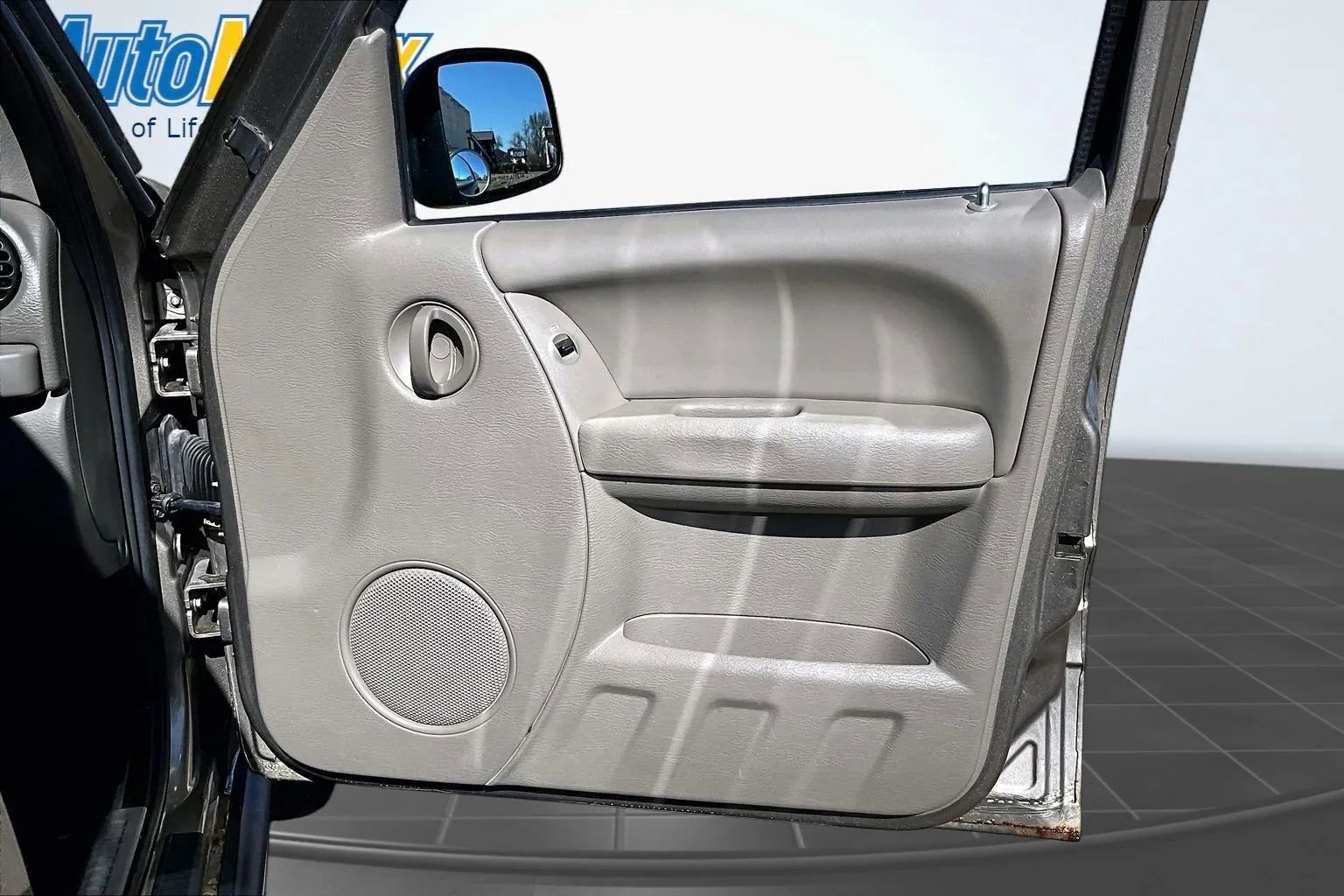 Used 2005 Jeep Liberty Renegade AWD/4WD image 24