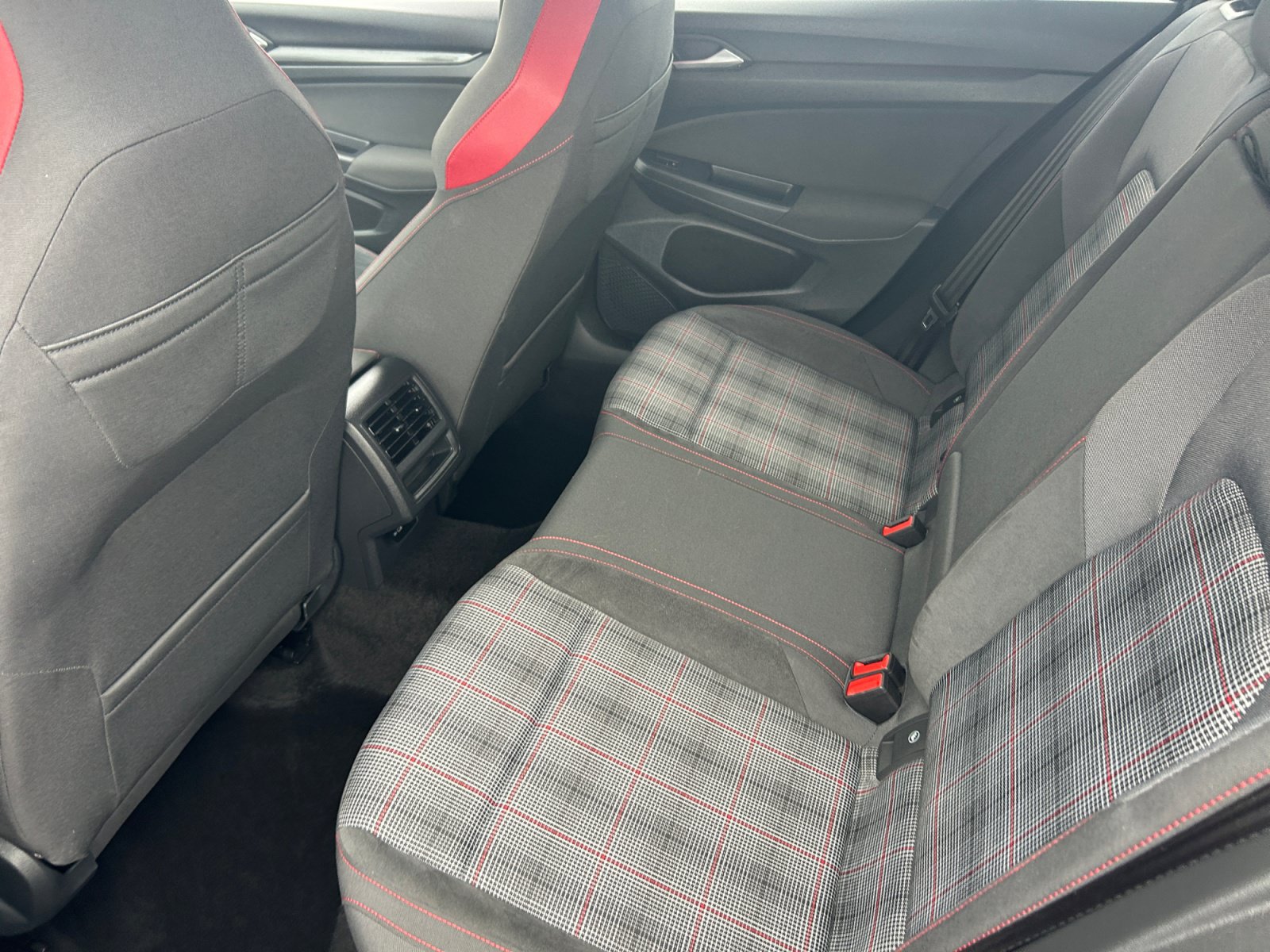 Used 2022 Volkswagen GTI SE FWD image 17