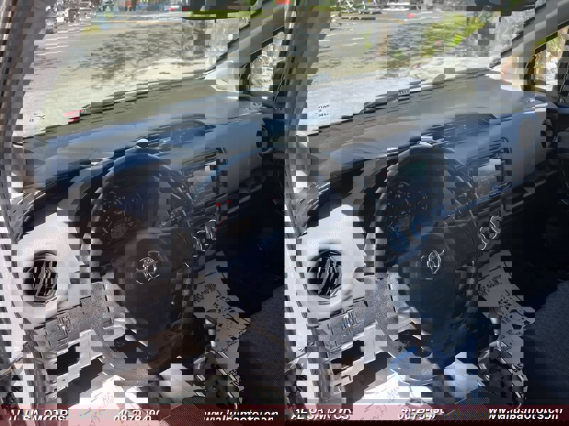 Used 2015 Toyota Yaris L image 11