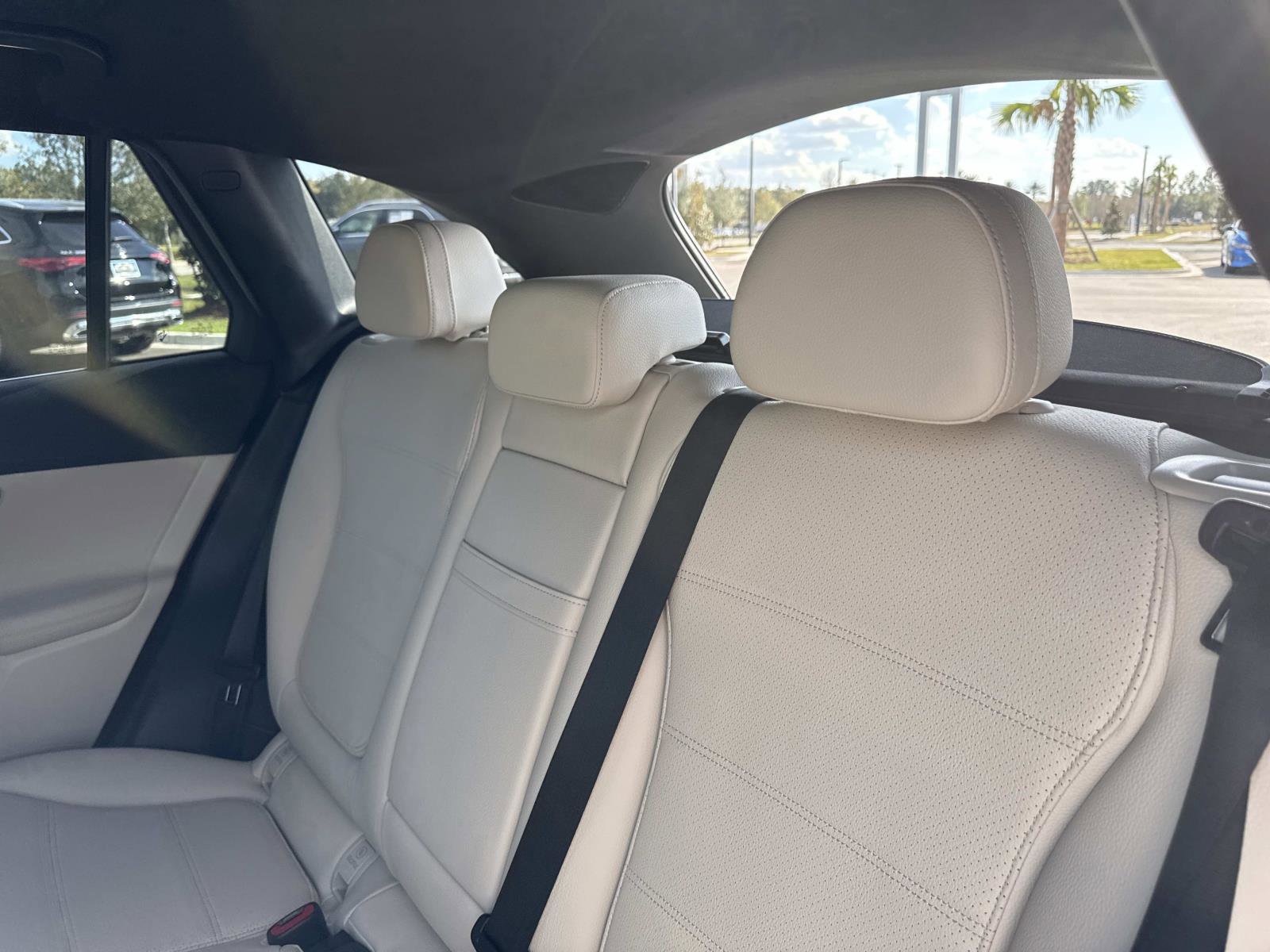 Used 2025 Mercedes-Benz GLC 300 image 16