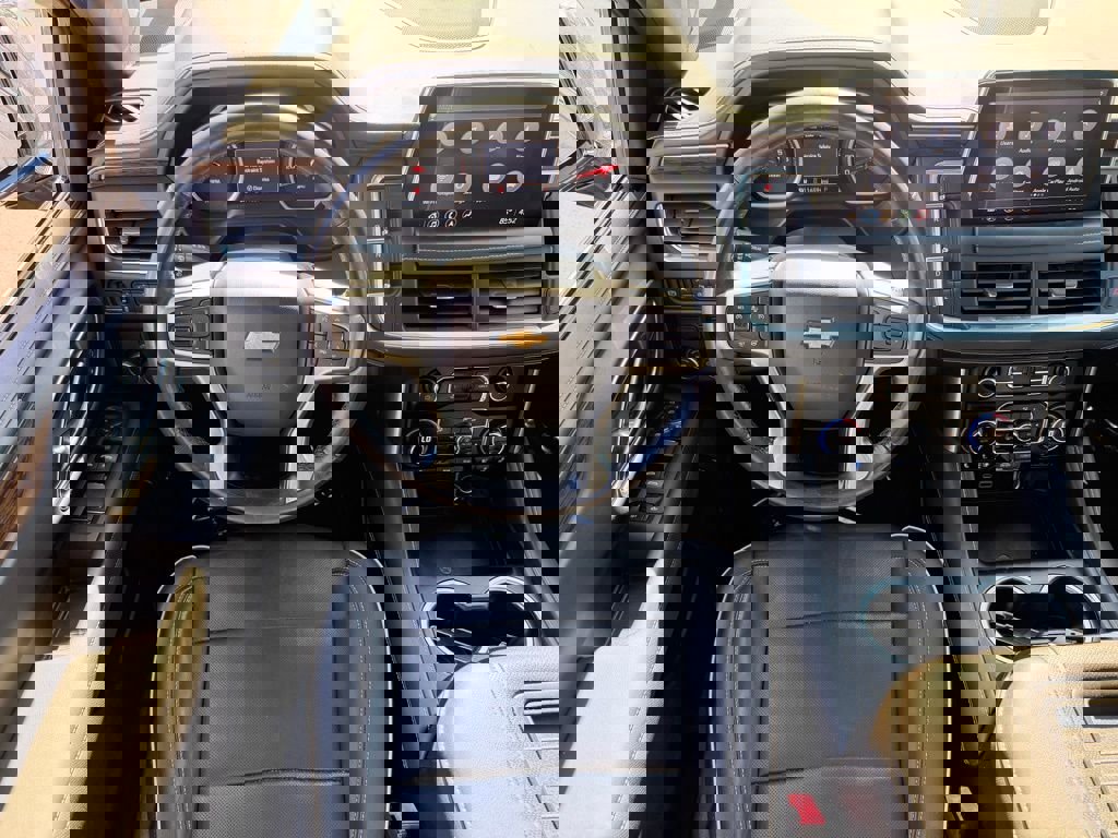 Used 2021 Chevrolet Suburban Premier w/ Premium Package image 18