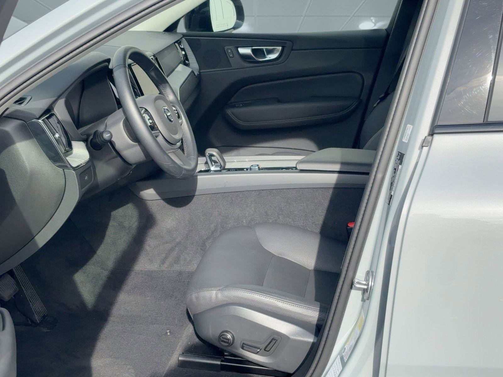 Certified 2025 Volvo XC60 B5 Plus image 5