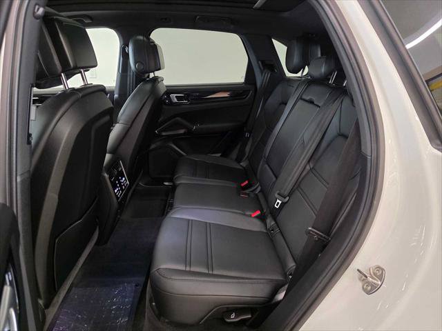 Used 2023 Porsche Cayenne AWD/4WD image 20