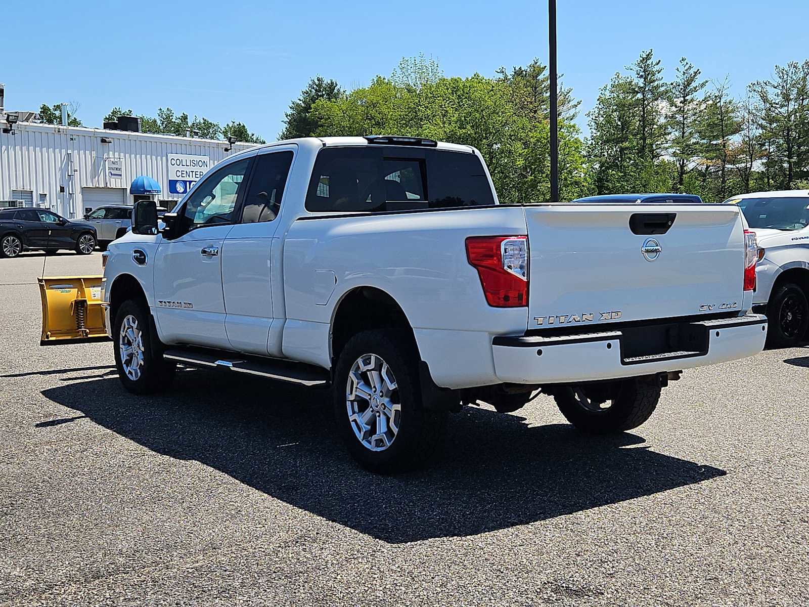Used 2017 Nissan Titan SV AWD/4WD image 6
