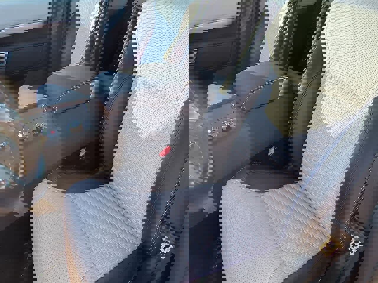 Used 2023 Land Rover Discovery S R-Dynamic image 14