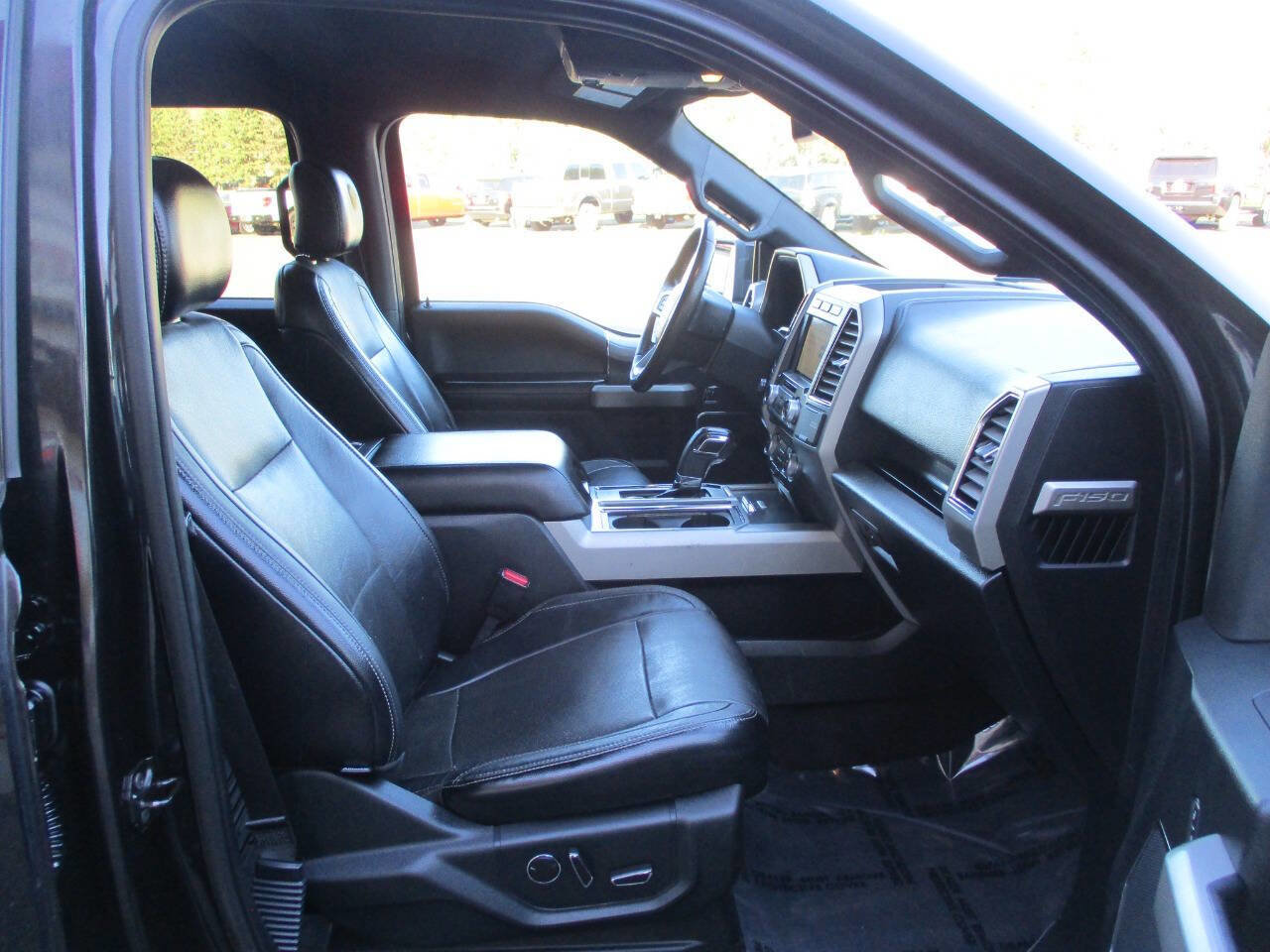 Used 2015 Ford F150 Lariat image 24
