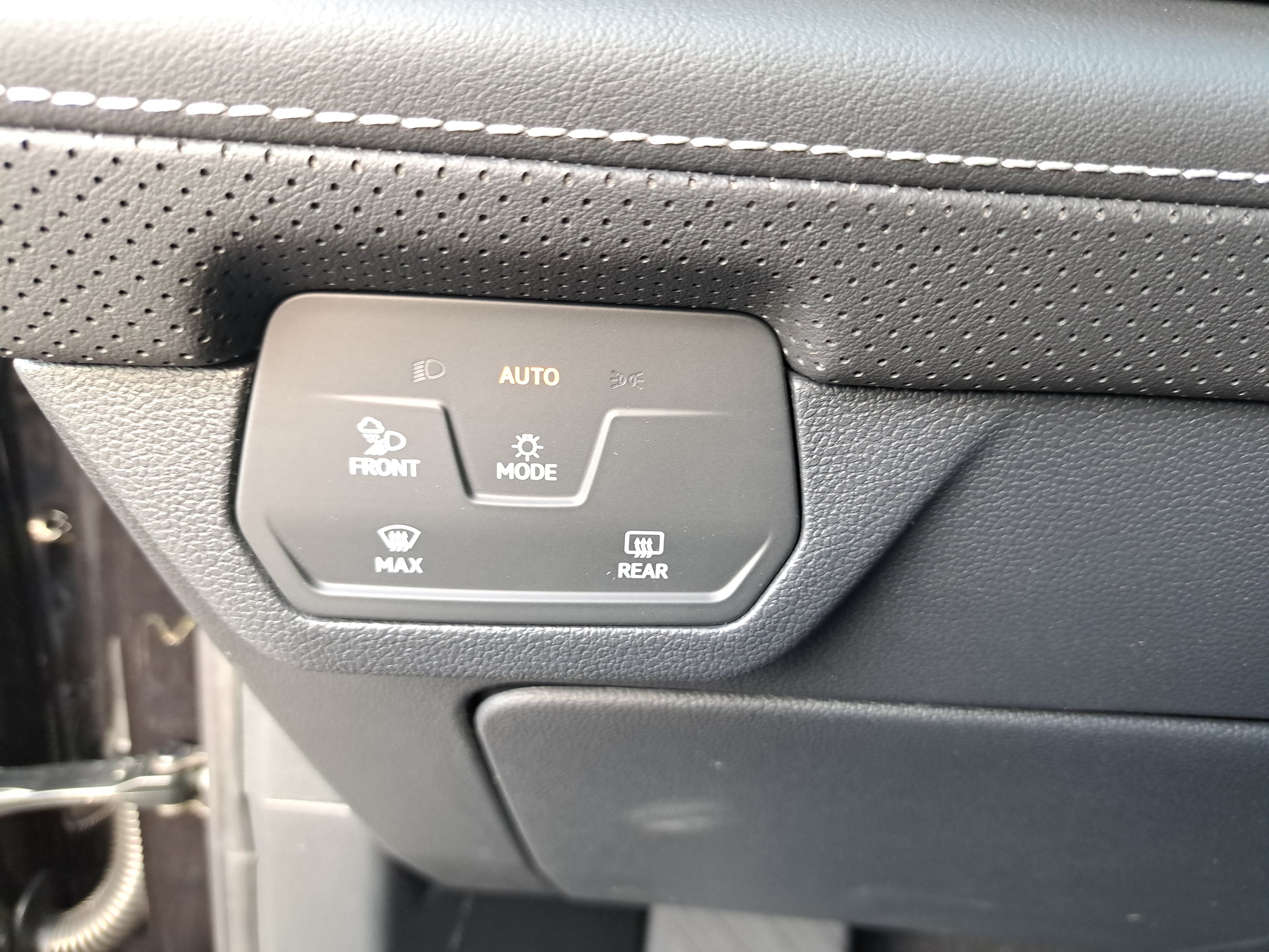 New 2026 Volkswagen Atlas SE FWD image 26