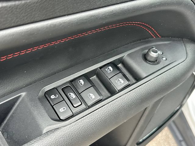 Used 2025 Jeep Compass Trailhawk AWD/4WD image 17