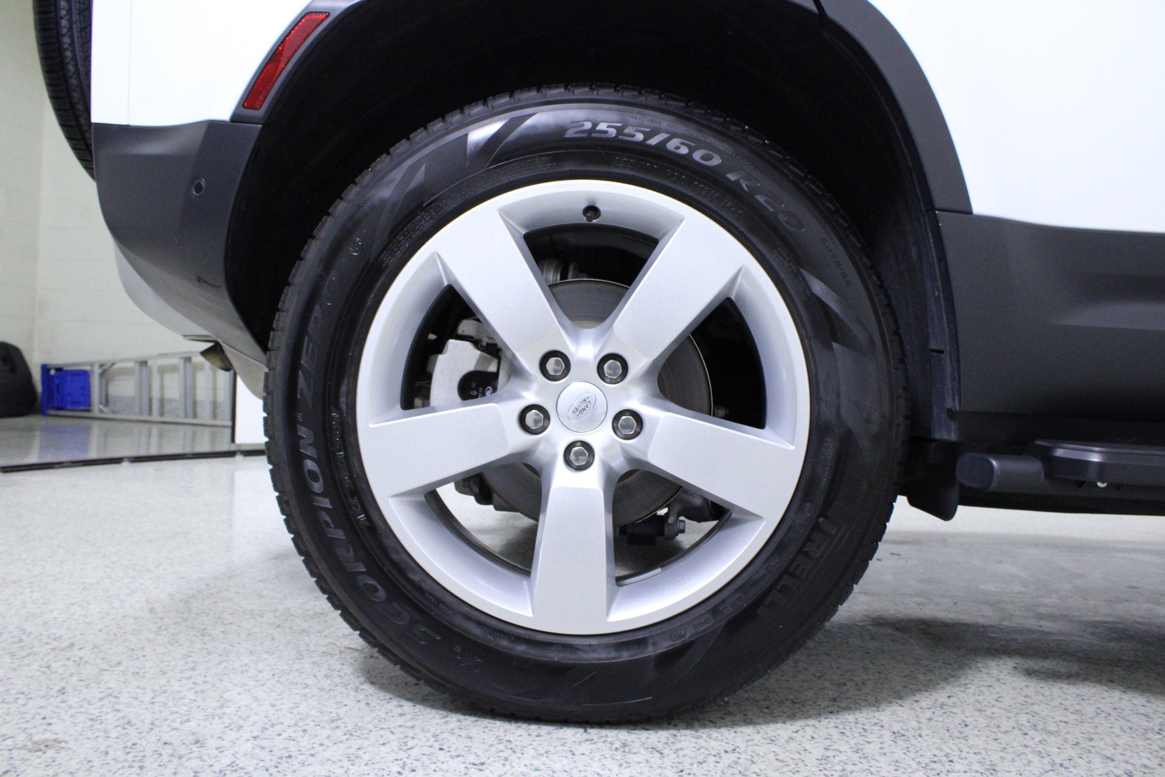 Used 2025 Land Rover Defender 110 S image 8