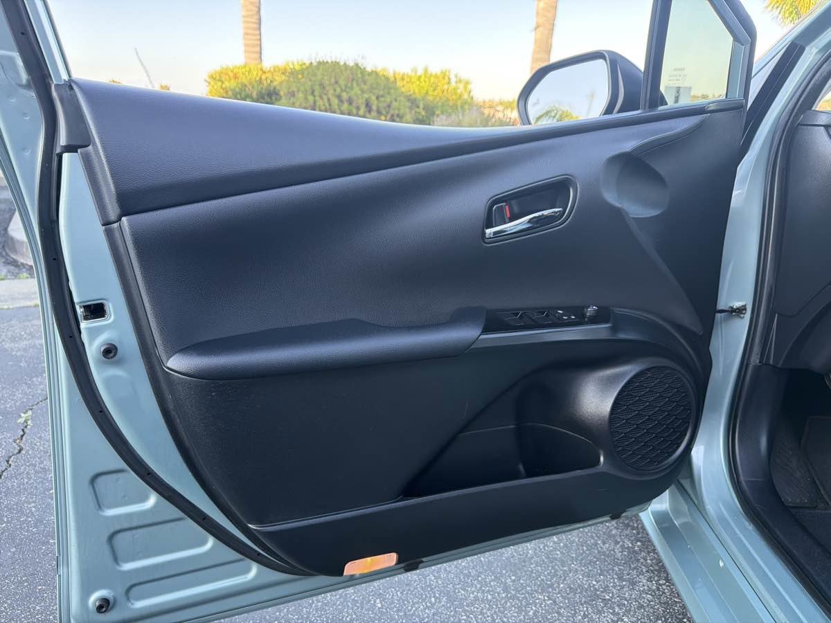 Used 2022 Toyota Prius XLE FWD image 29