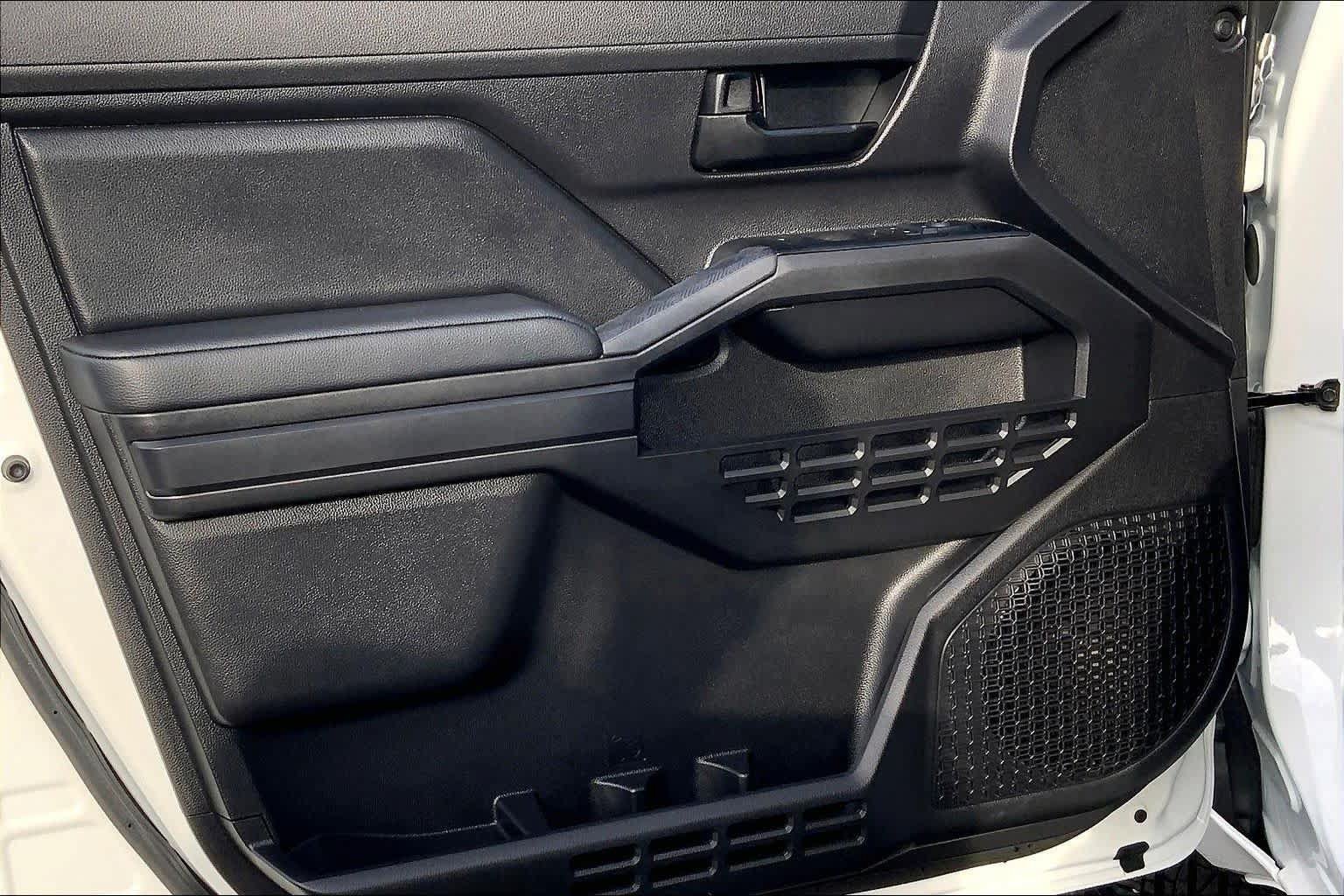 Used 2025 Toyota Tacoma SR AWD/4WD image 22
