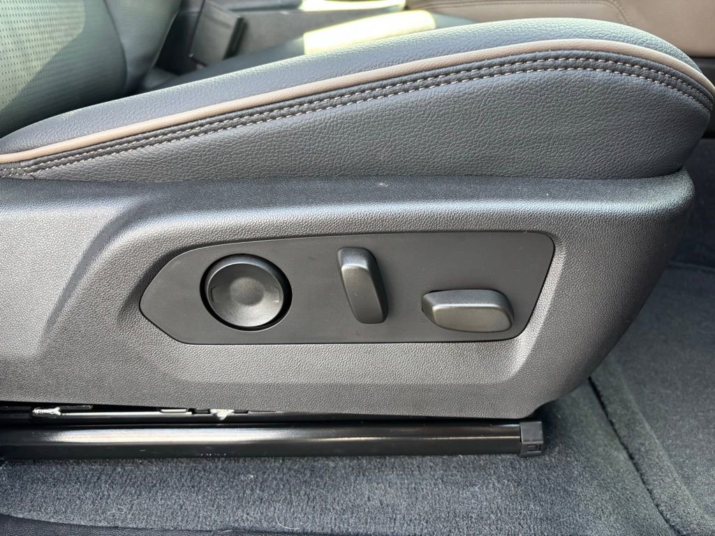 Used 2025 GMC Canyon Denali image 23