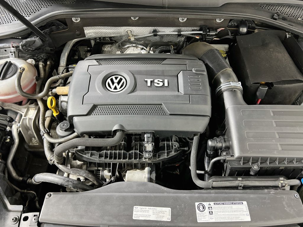Used 2017 Volkswagen Golf SEL FWD image 28