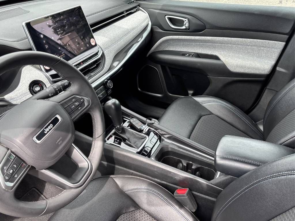 Used 2024 Jeep Compass Latitude AWD/4WD image 9