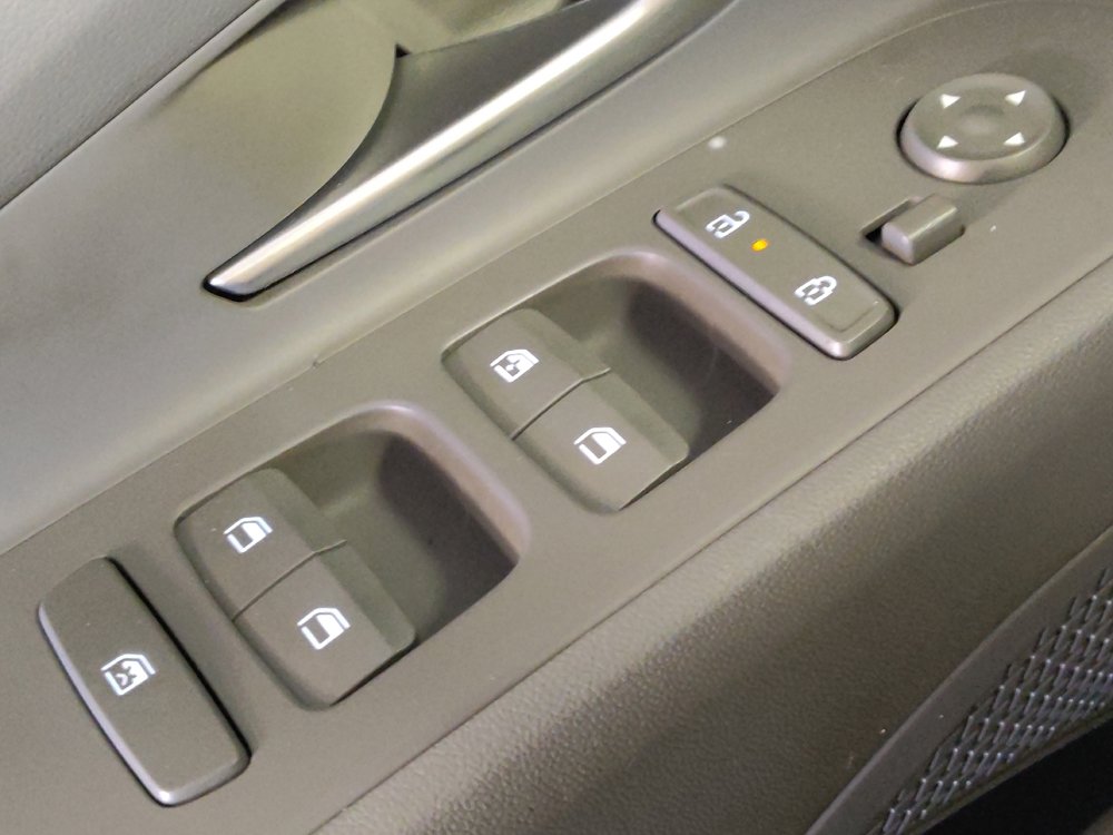 Used 2024 Hyundai Elantra SEL FWD image 27