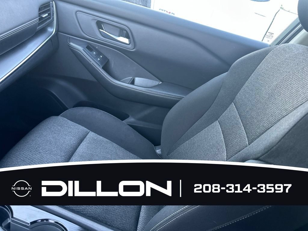 Certified 2025 Nissan Rogue SV AWD/4WD image 3
