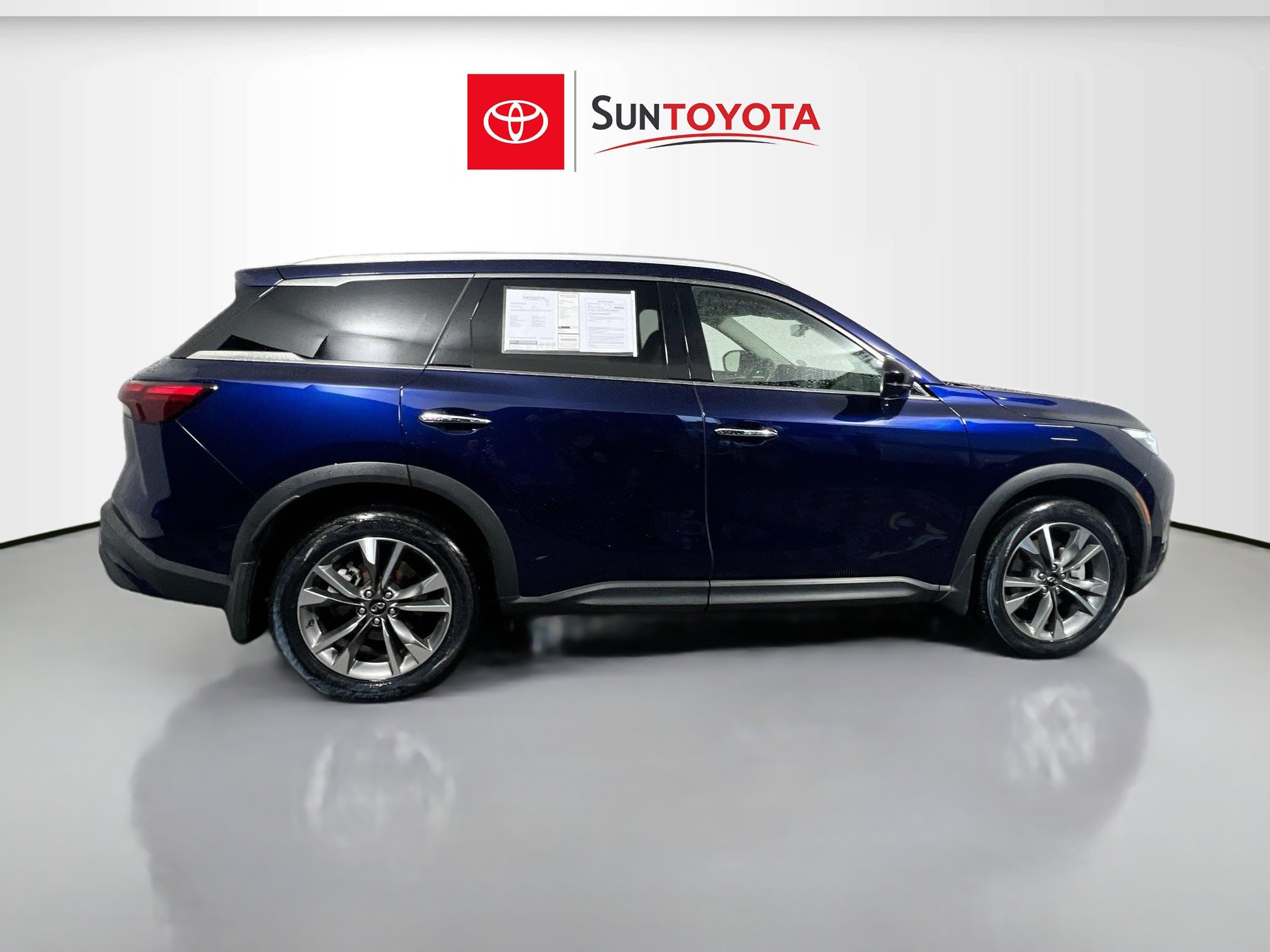 Used 2025 INFINITI QX60 Luxe w/ Vision Package AWD/4WD image 2