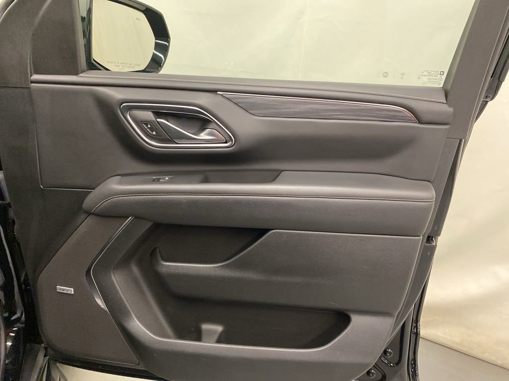 Used 2024 GMC Yukon XL SLT image 11