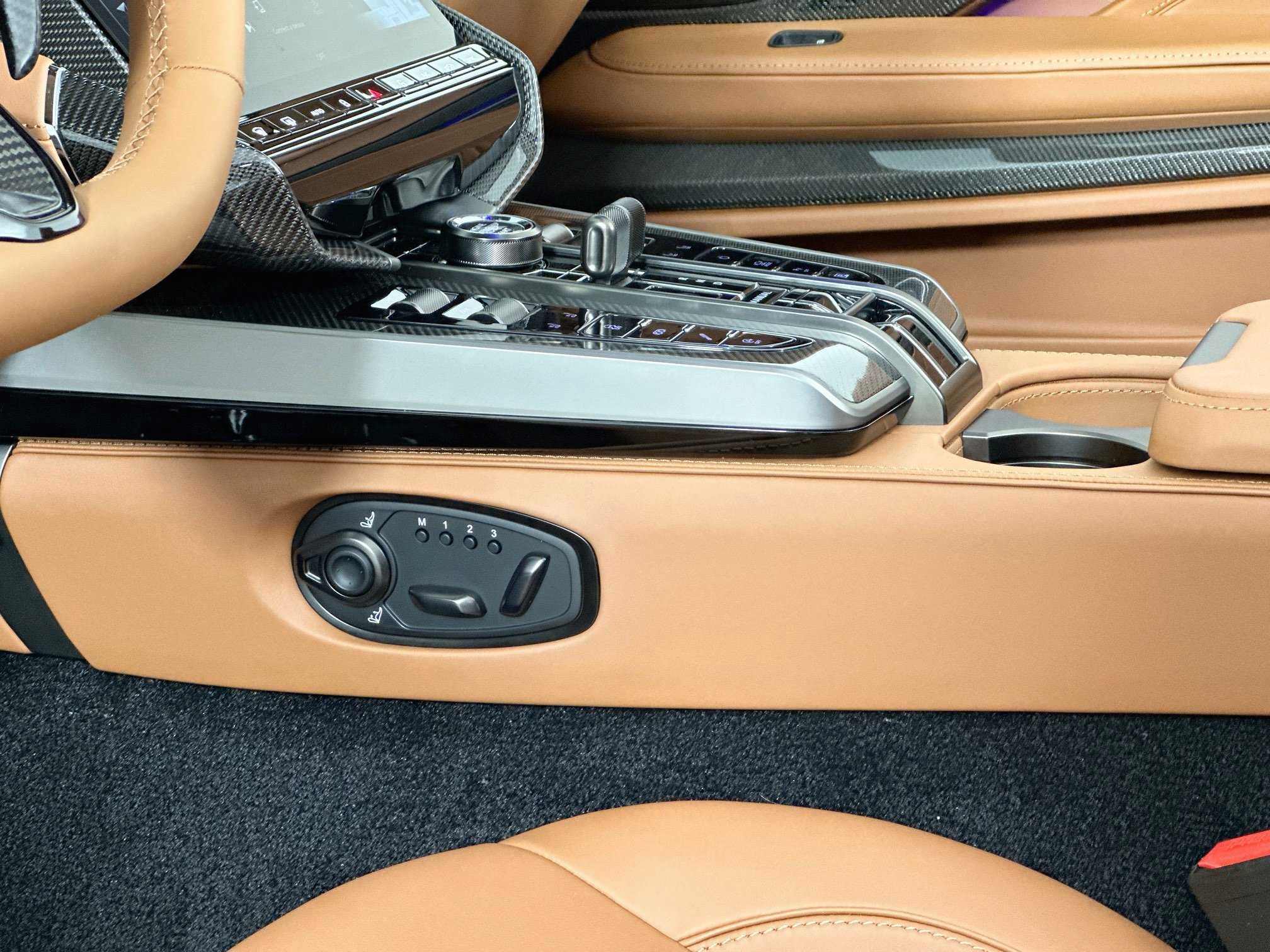 New 2026 Aston Martin Vanquish Convertible RWD image 18
