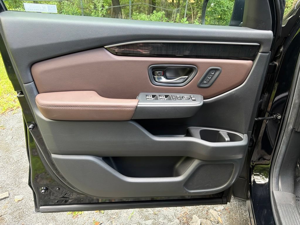 Used 2025 Honda Pilot Elite image 17