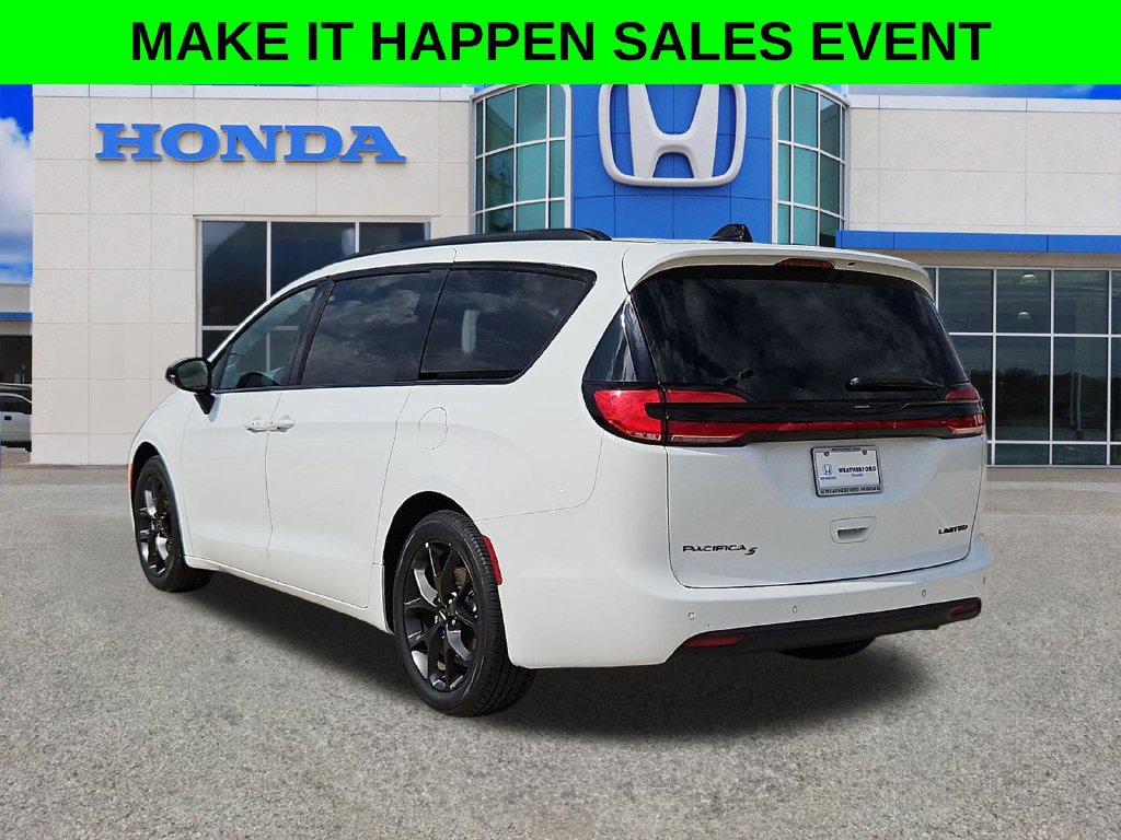 Used 2025 Chrysler Pacifica Limited FWD image 5