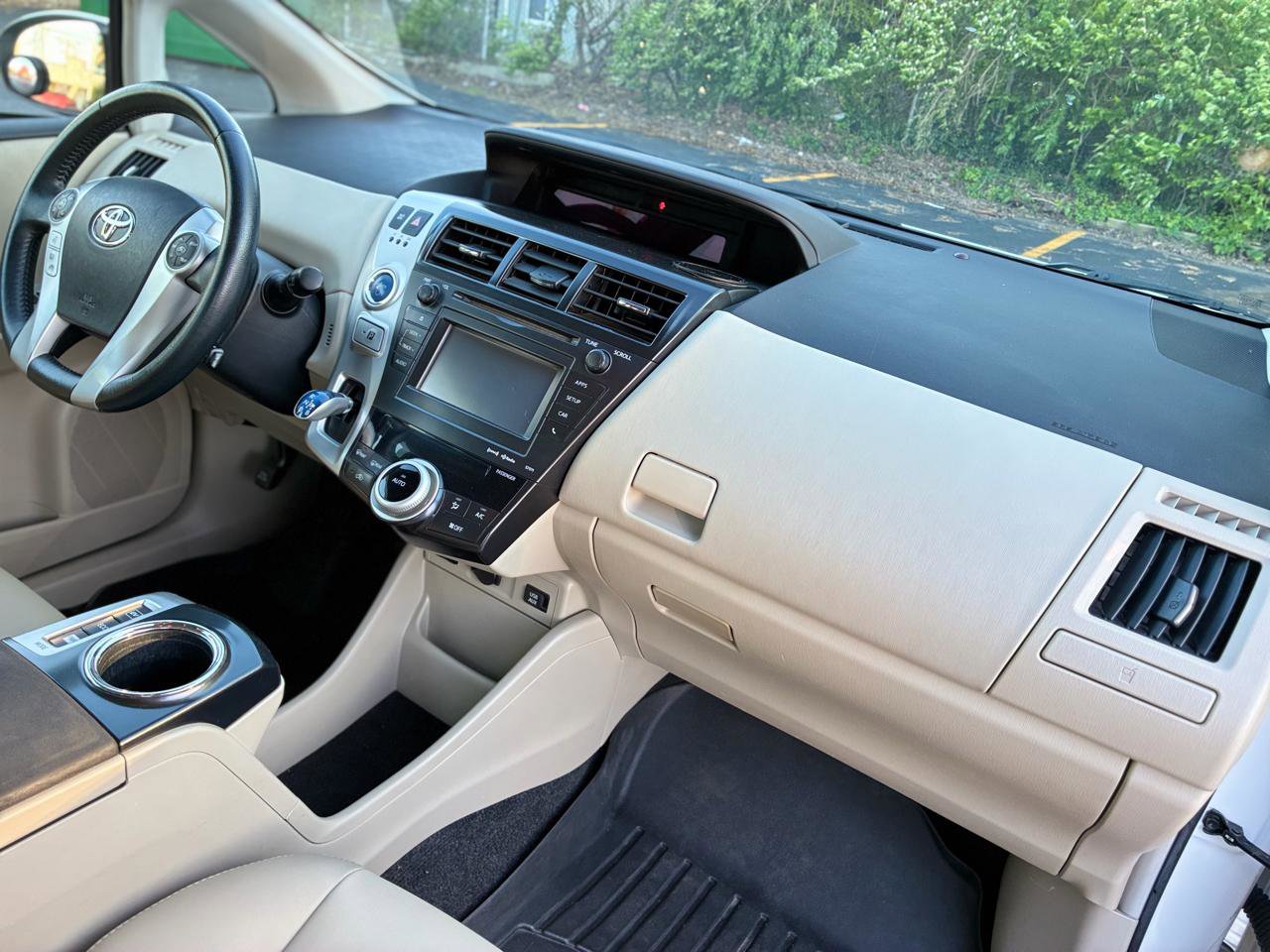 Used 2014 Toyota Prius V Five image 24