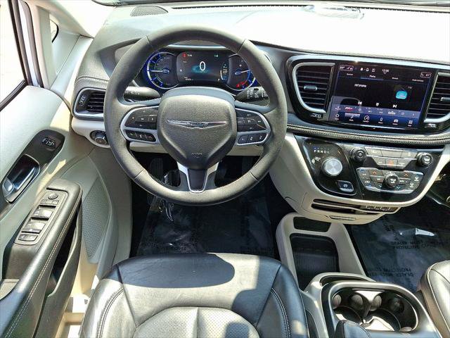 Certified 2022 Chrysler Pacifica Touring-L FWD image 12