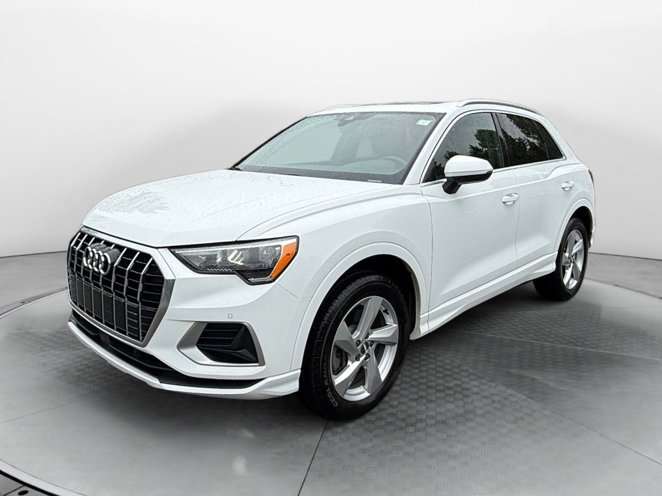 Used 2020 Audi Q3 2.0T Premium w/ Convenience Package AWD/4WD image 3