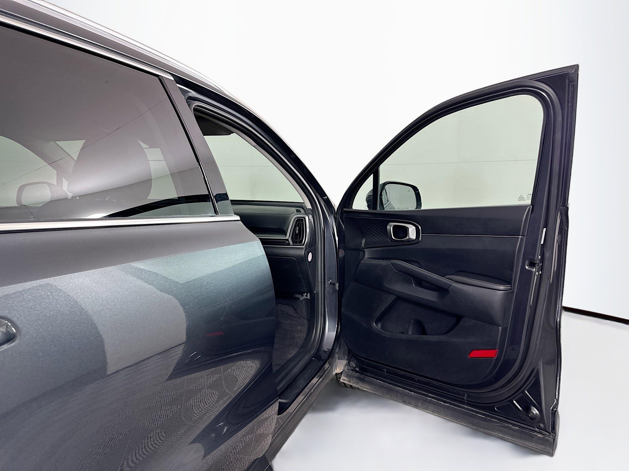 Used 2024 Kia Sorento S image 32