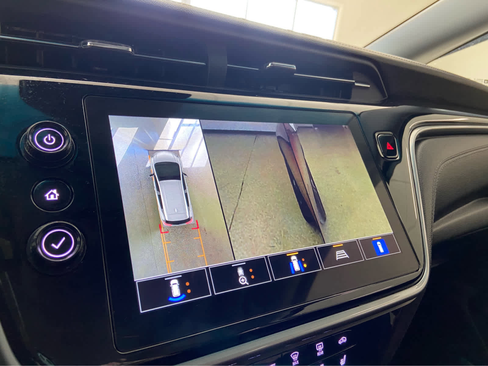 Used 2023 Chevrolet Bolt LT w/ Infotainment Package image 34