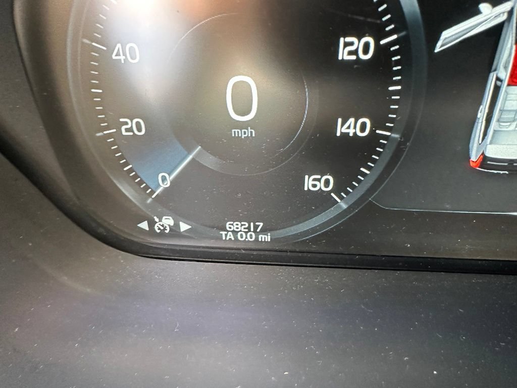 Used 2021 Volvo XC60 T5 Momentum w/ Advanced Package AWD/4WD image 12