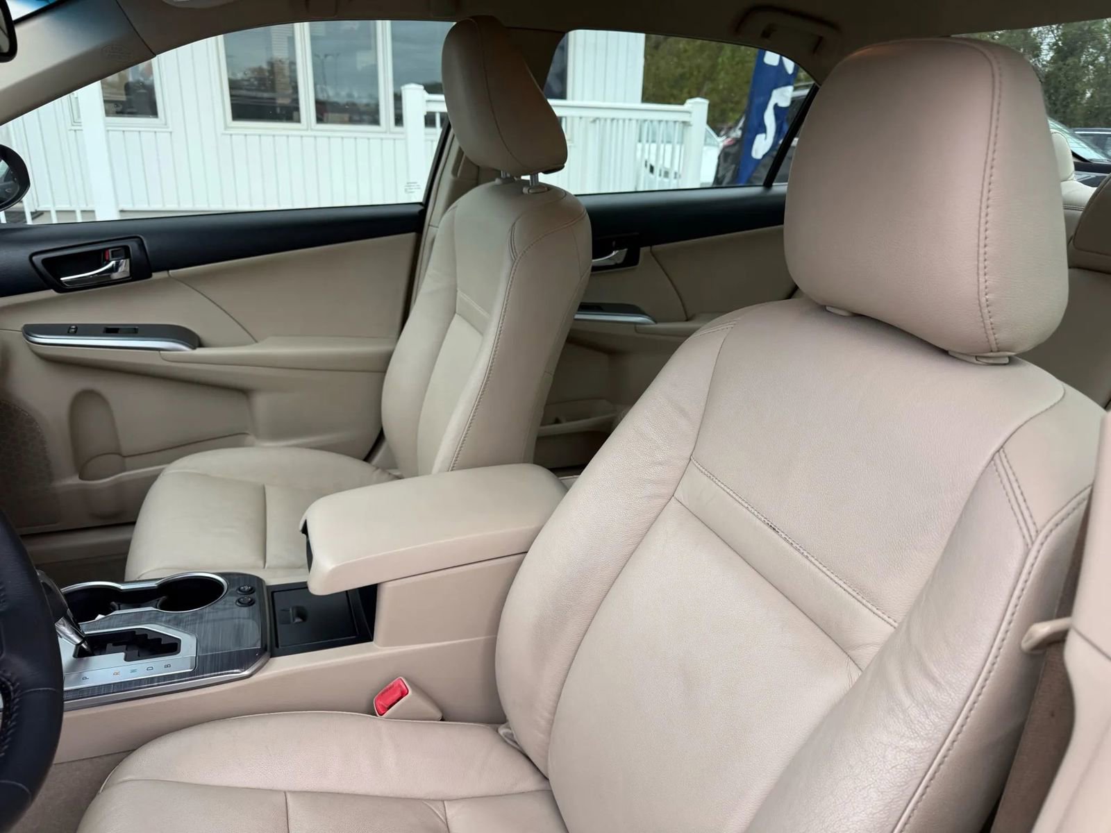Used 2014 Toyota Camry XLE FWD image 16