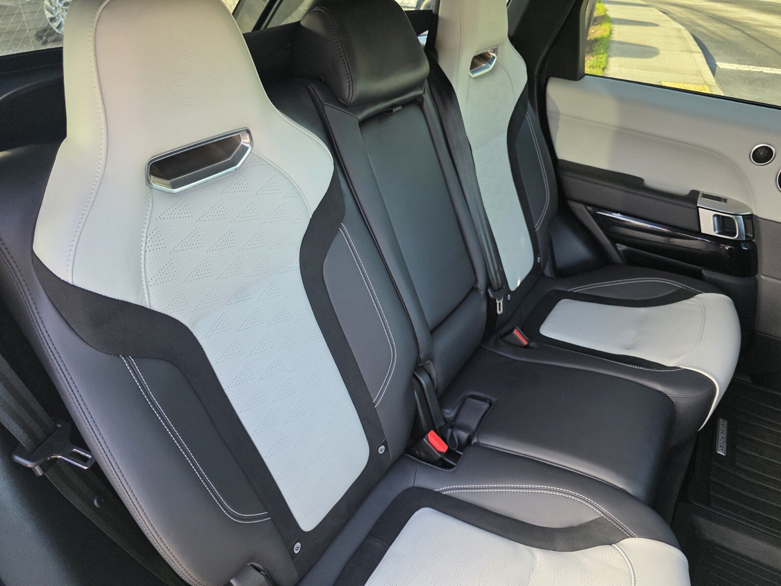 Used 2021 Land Rover Range Rover Sport SVR AWD/4WD image 24