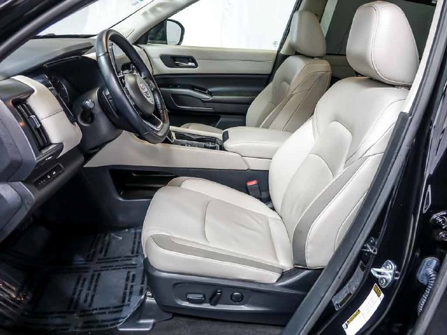 Used 2024 Nissan Pathfinder SL w/ SL Premium Package AWD/4WD image 12