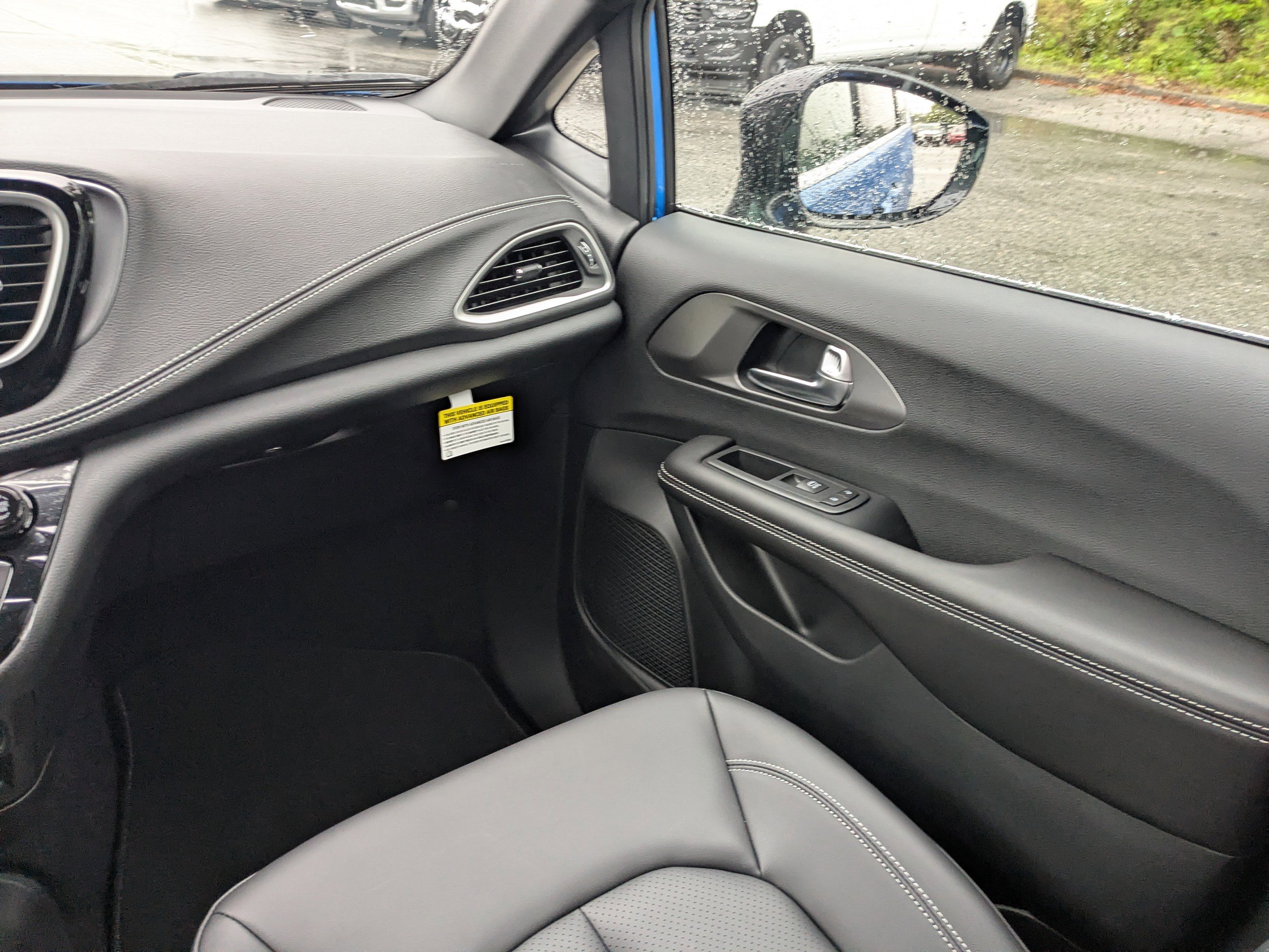 New 2026 Chrysler Pacifica Select FWD image 16