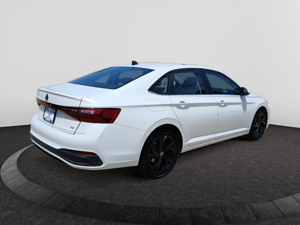 Certified 2025 Volkswagen Jetta SE w/ Sunroof Package FWD image 7