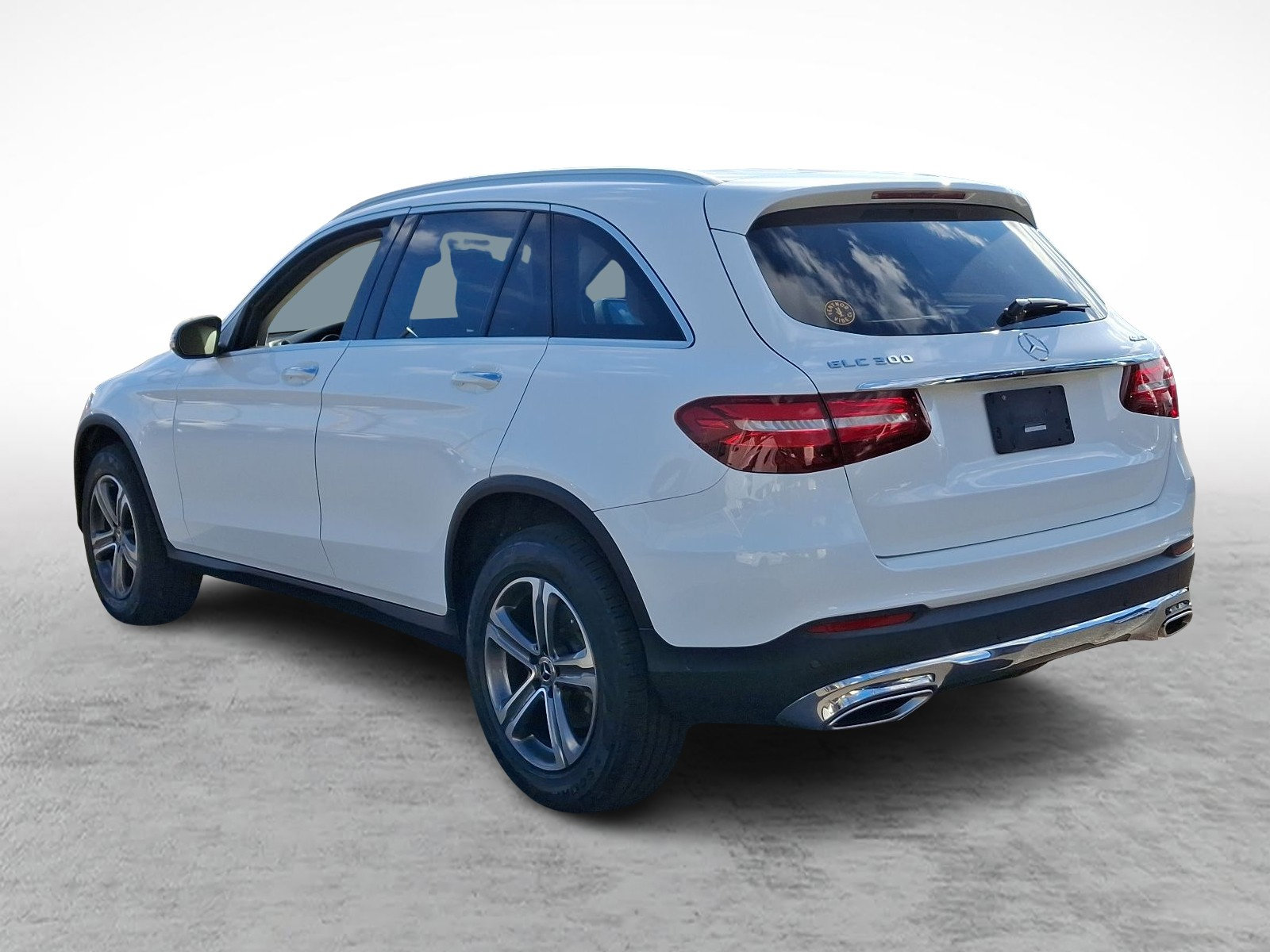 Used 2018 Mercedes-Benz GLC 300 4MATIC w/ Multimedia Package image 2