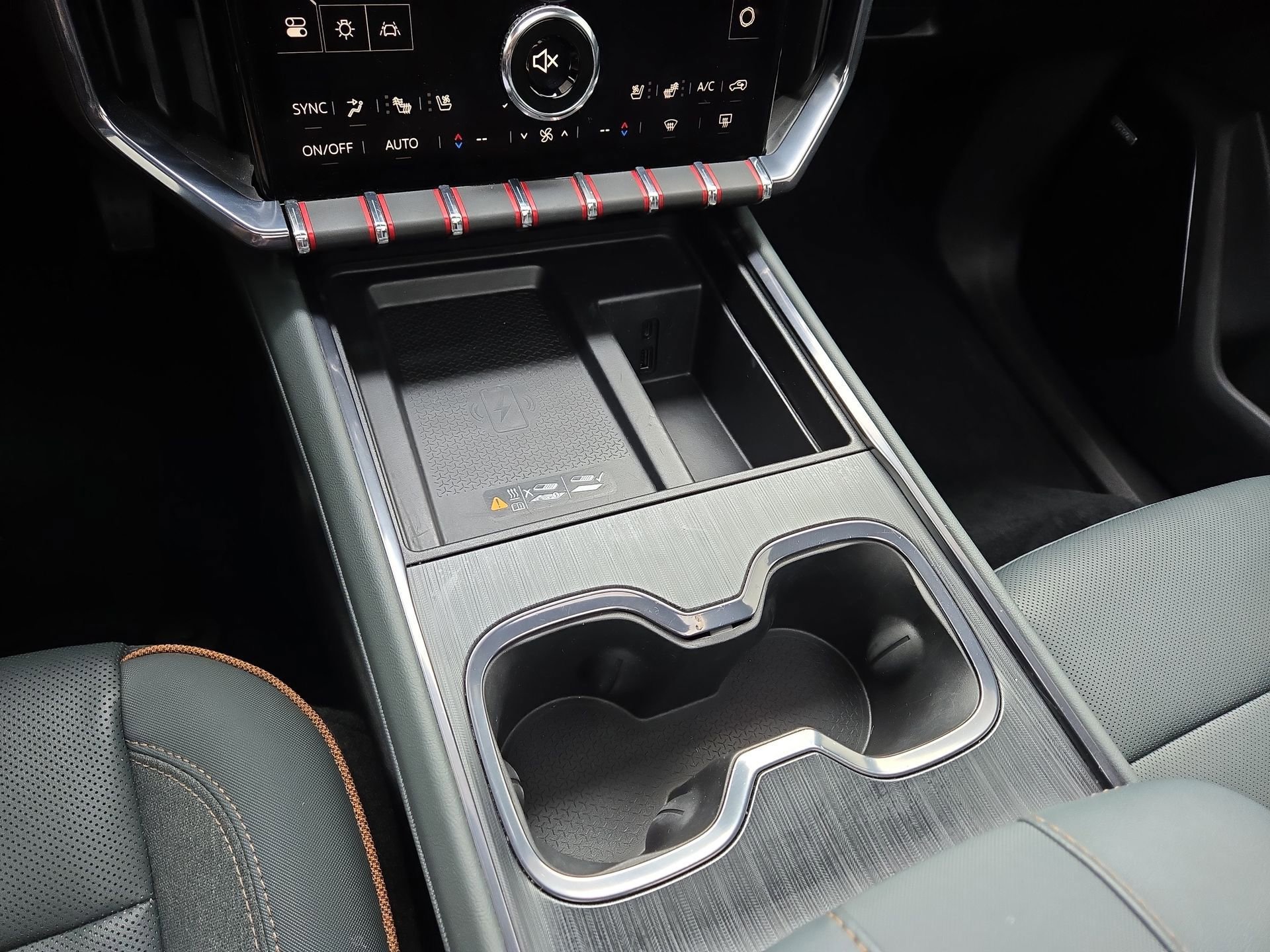 Used 2024 GMC Acadia AT4 w/ Luxury Package image 22