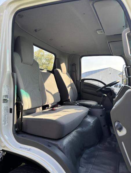 Used 2019 Isuzu NPR image 22
