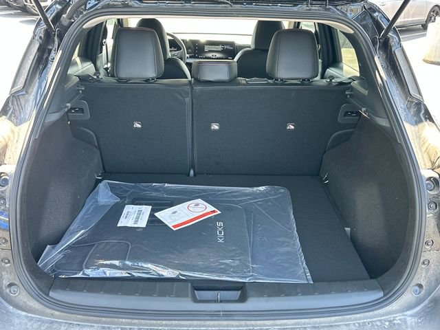 New 2026 Nissan Kicks SR w/ Cold Weather Package FWD image 10