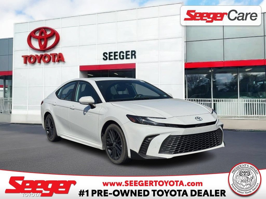 Certified 2025 Toyota Camry SE FWD image 1
