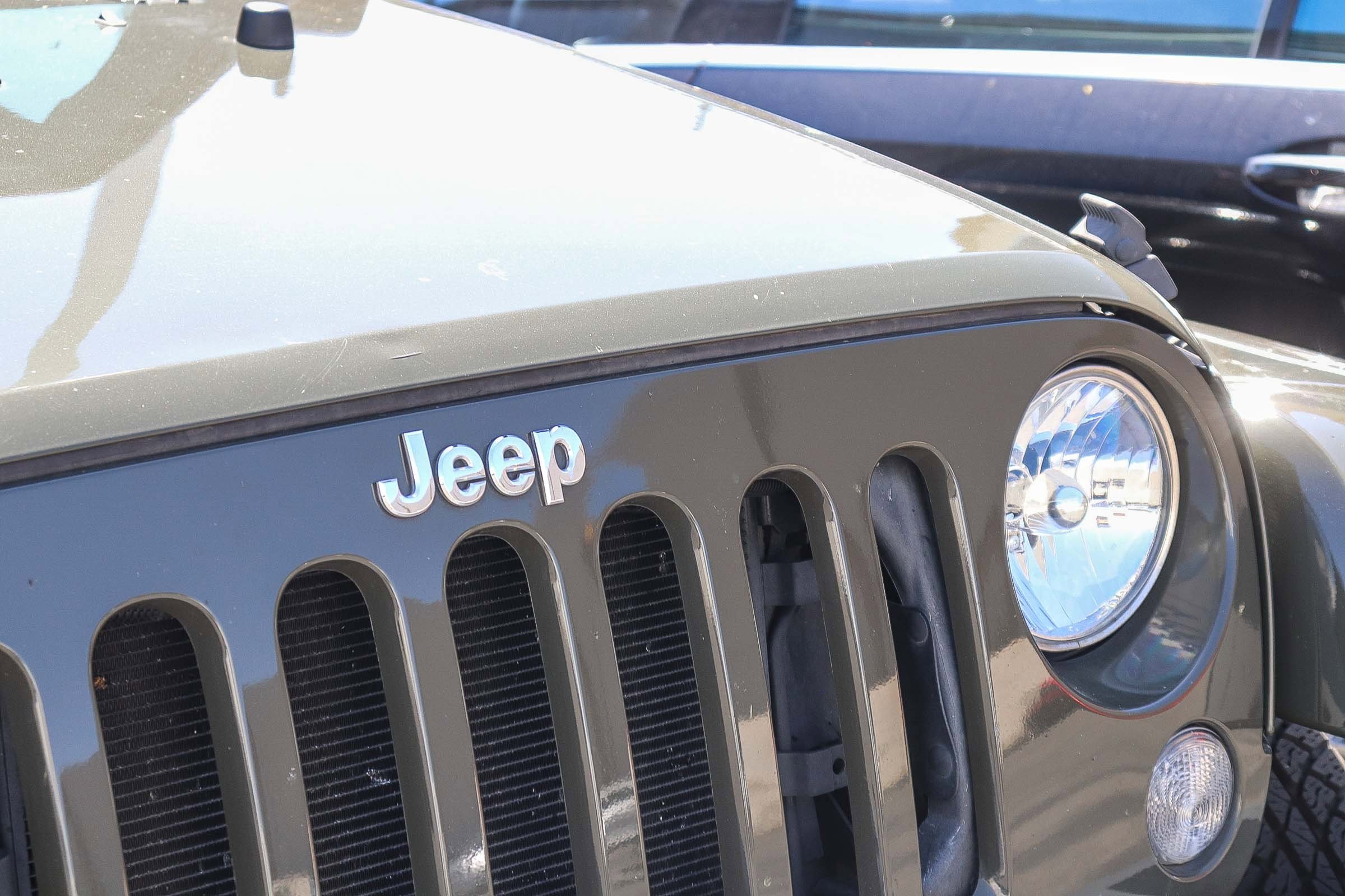 Used 2015 Jeep Wrangler Unlimited Sahara w/ Connectivity Group image 6