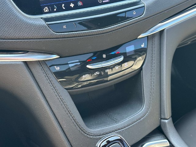 Certified 2024 Cadillac XT6 Luxury w/ LPO, Floor Liner Package AWD/4WD image 34