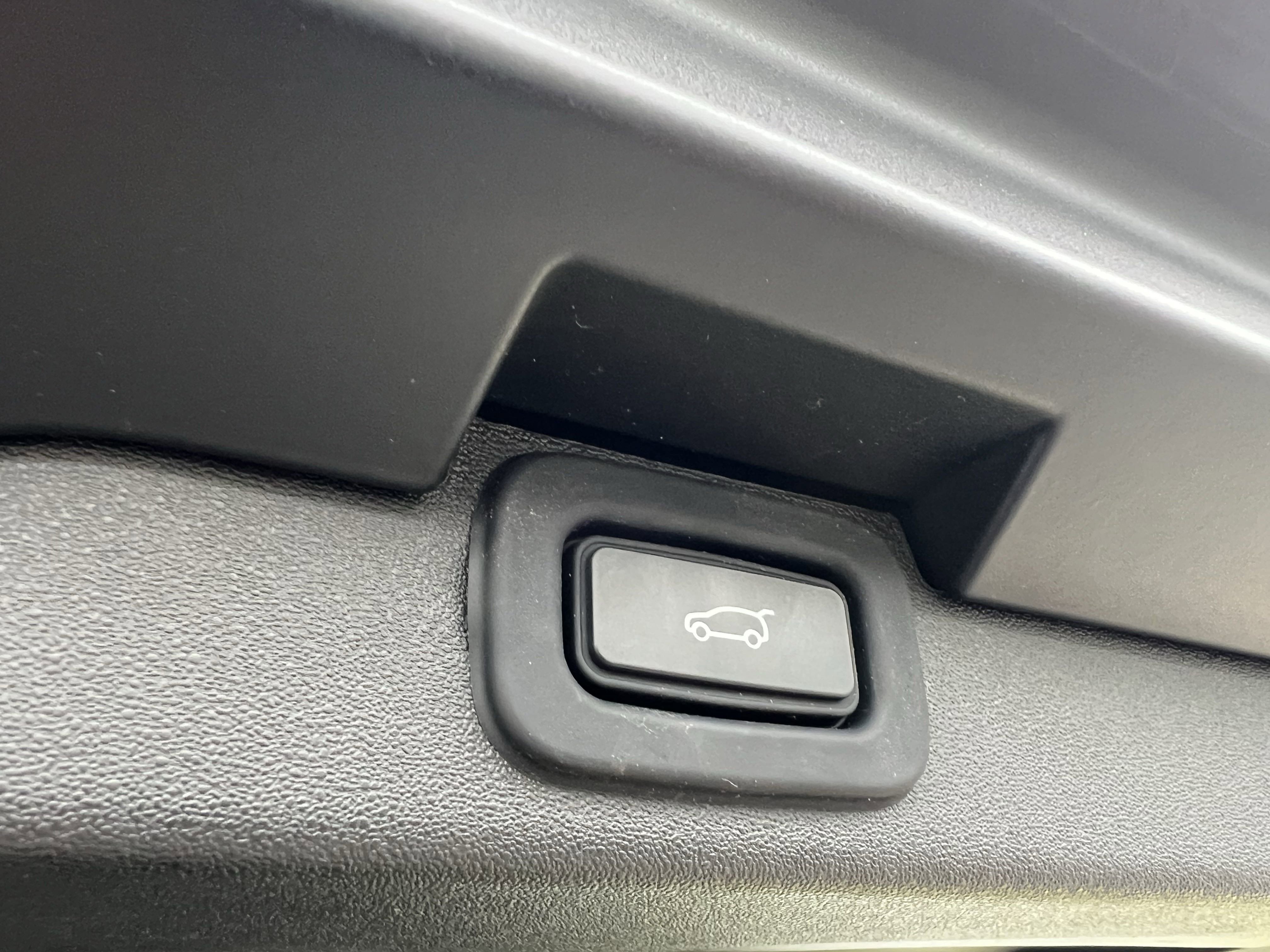 Certified 2023 Land Rover Discovery S R-Dynamic image 38