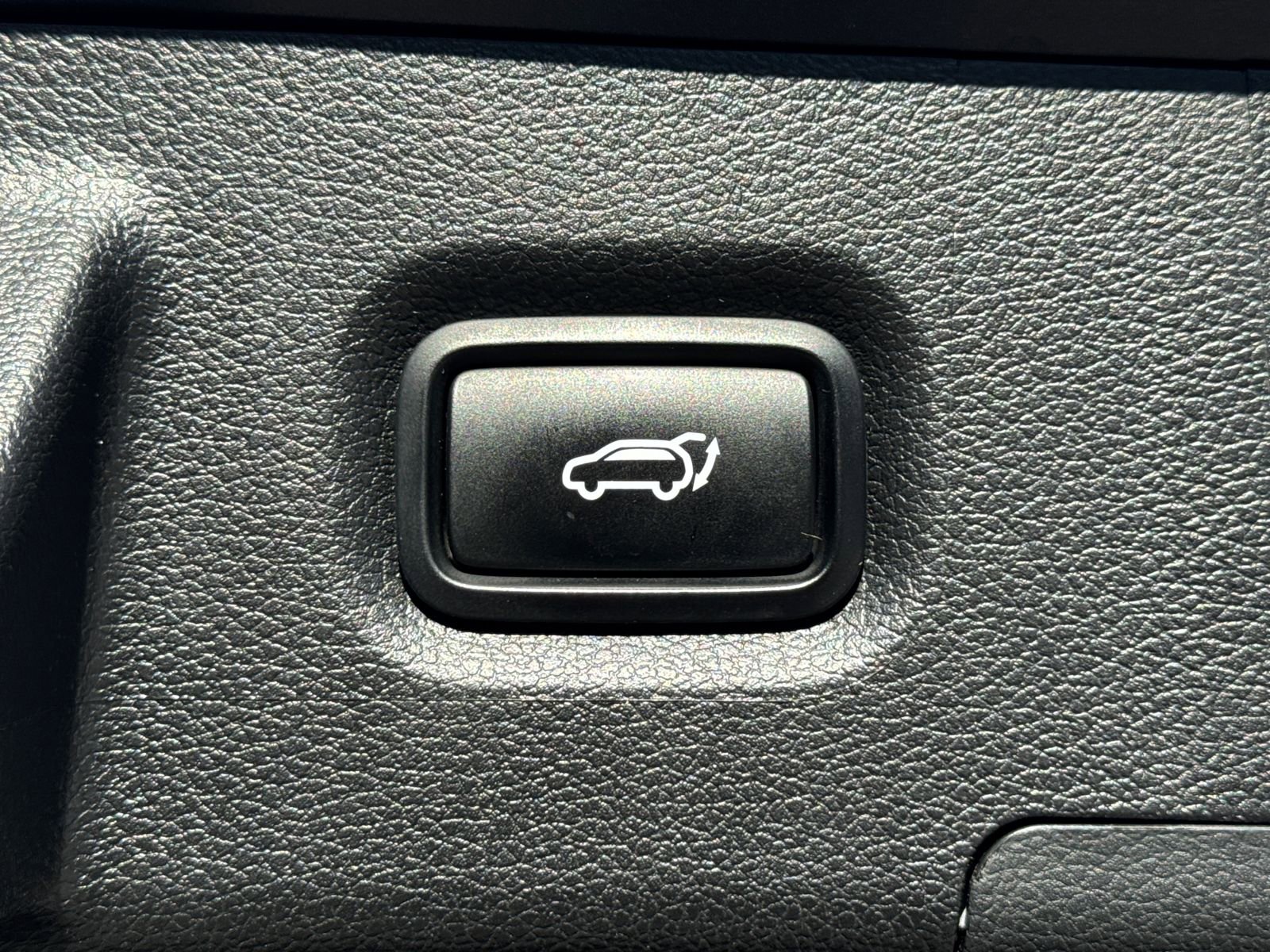 Used 2023 Hyundai Santa Fe Limited image 19