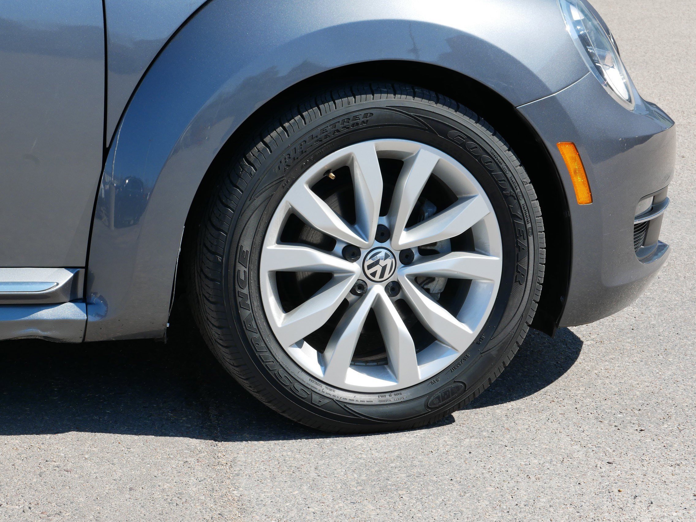 Used 2013 Volkswagen Beetle TDI image 9